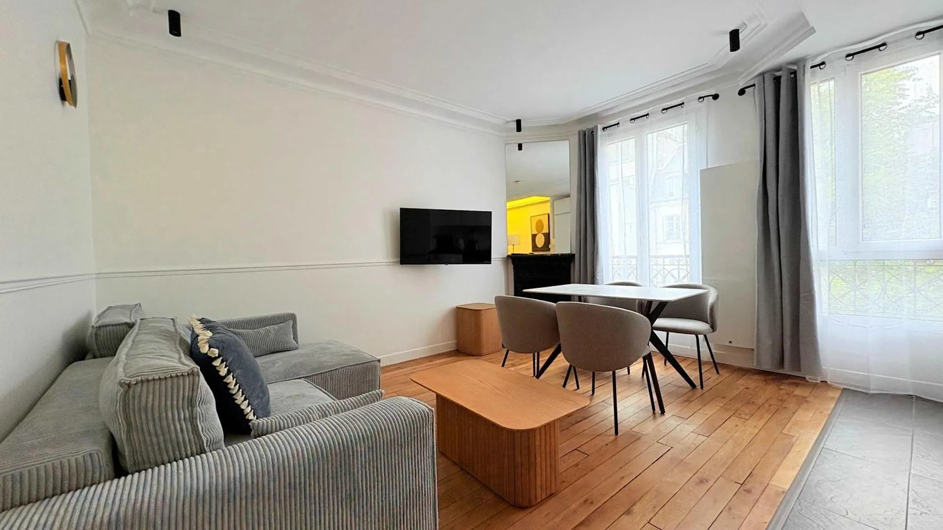 Signature Champs Elysees Ac By Melvane Paris 0*,  France
